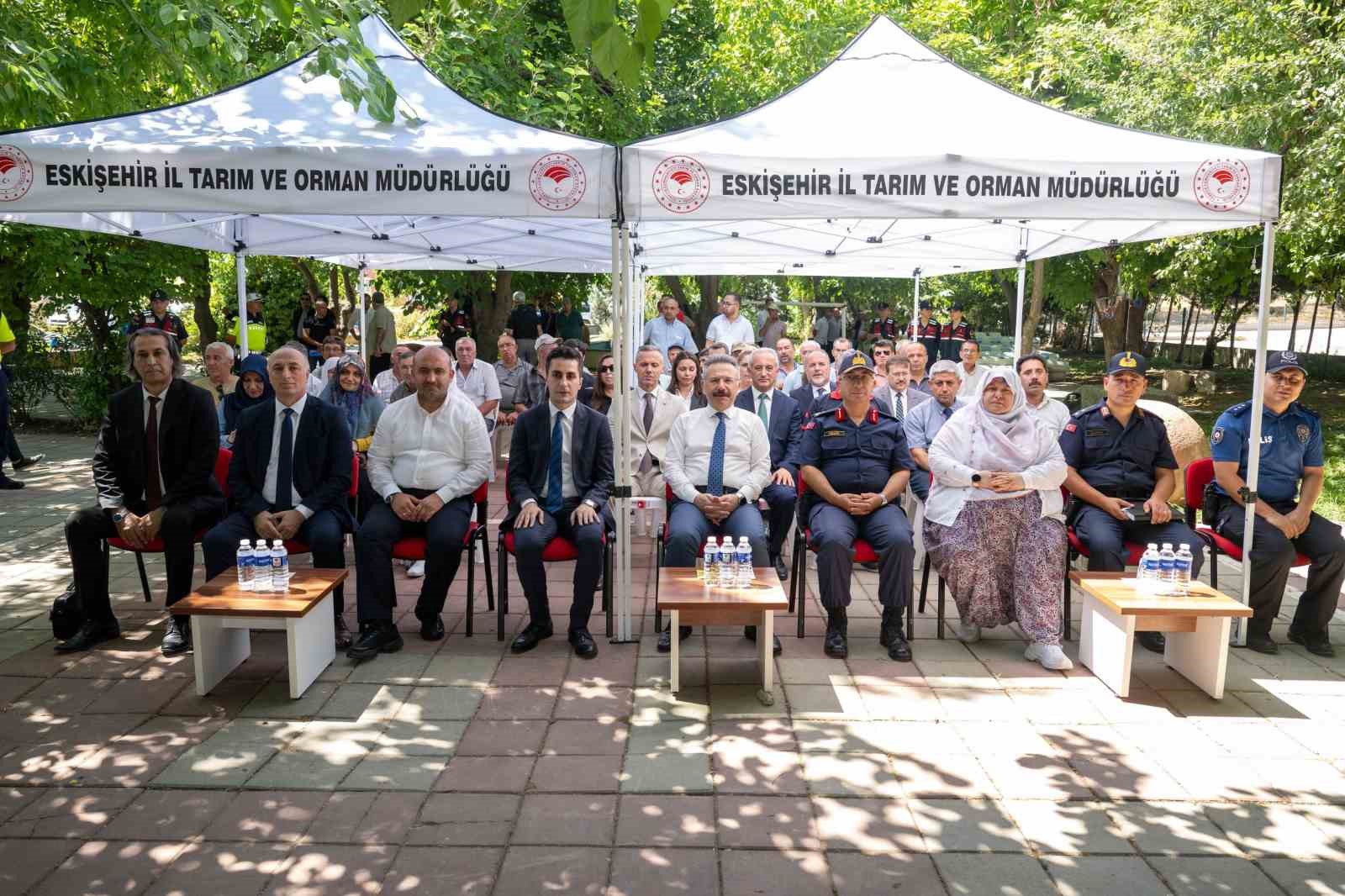 vali-aksoy-mihalgazide-sera-ortusu-teslim-torenine-katildi
