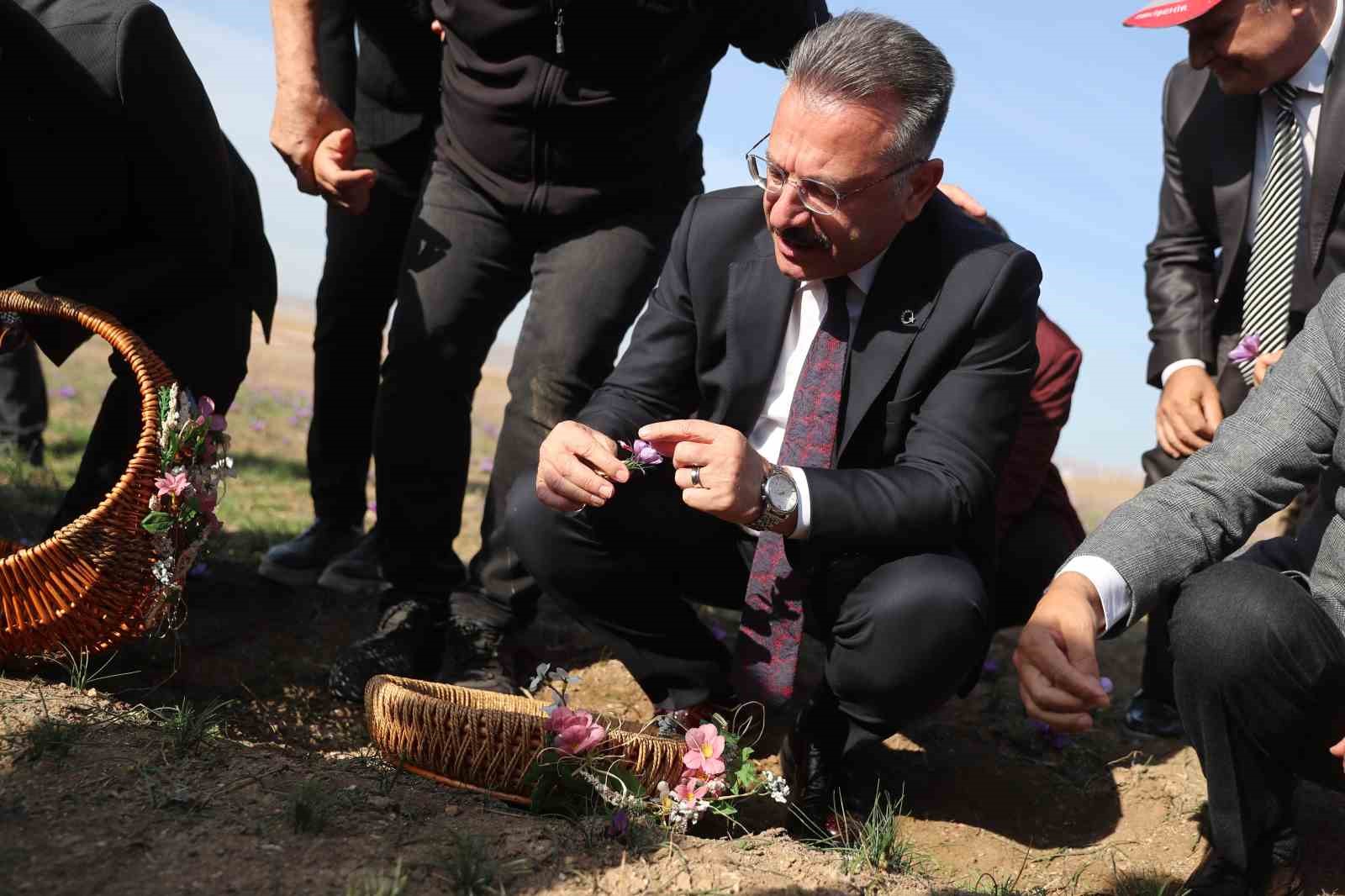 vali-huseyin-aksoy-2-yildir-eskisehirde