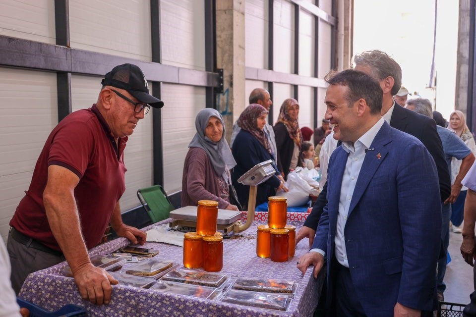 vali-sozer-esnafin-nabzini-golpazarinda-tuttu