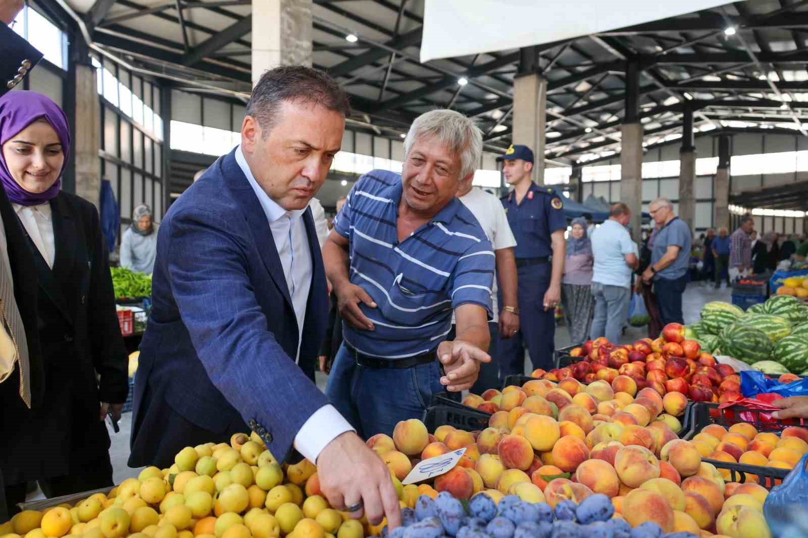 vali-sozer-esnafin-nabzini-golpazarinda-tuttu
