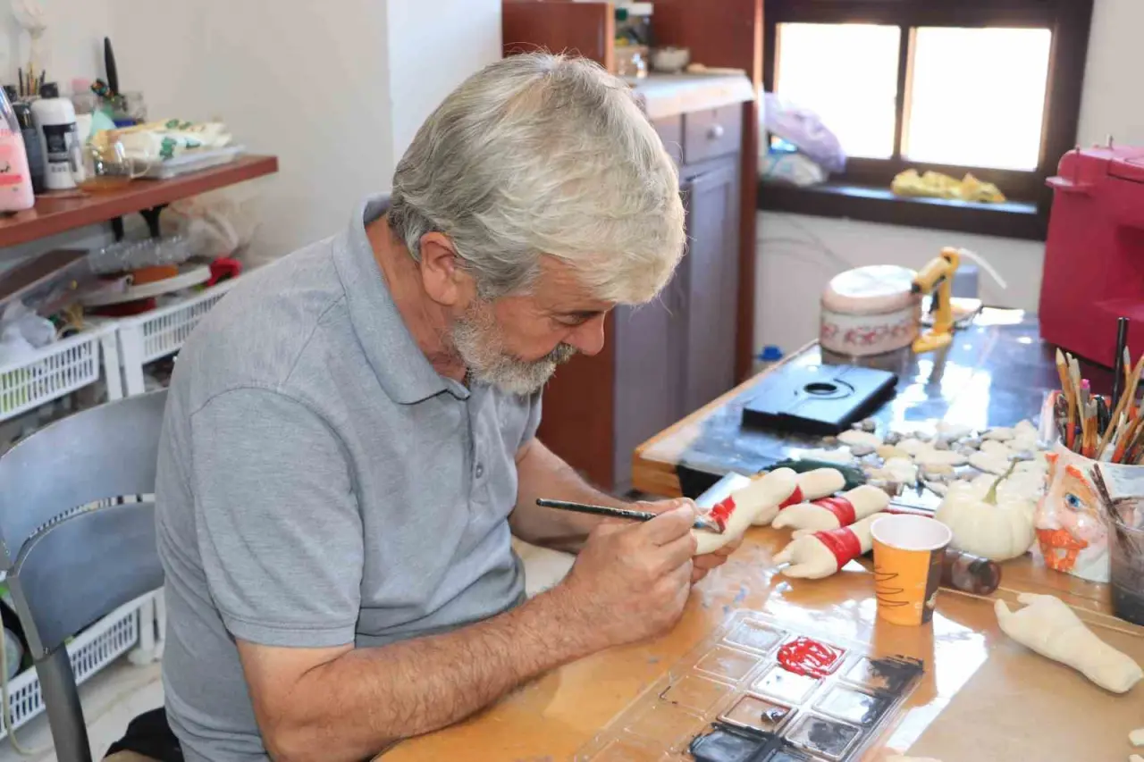 kari-koca-13-yildir-bez-bebek-yapiyor