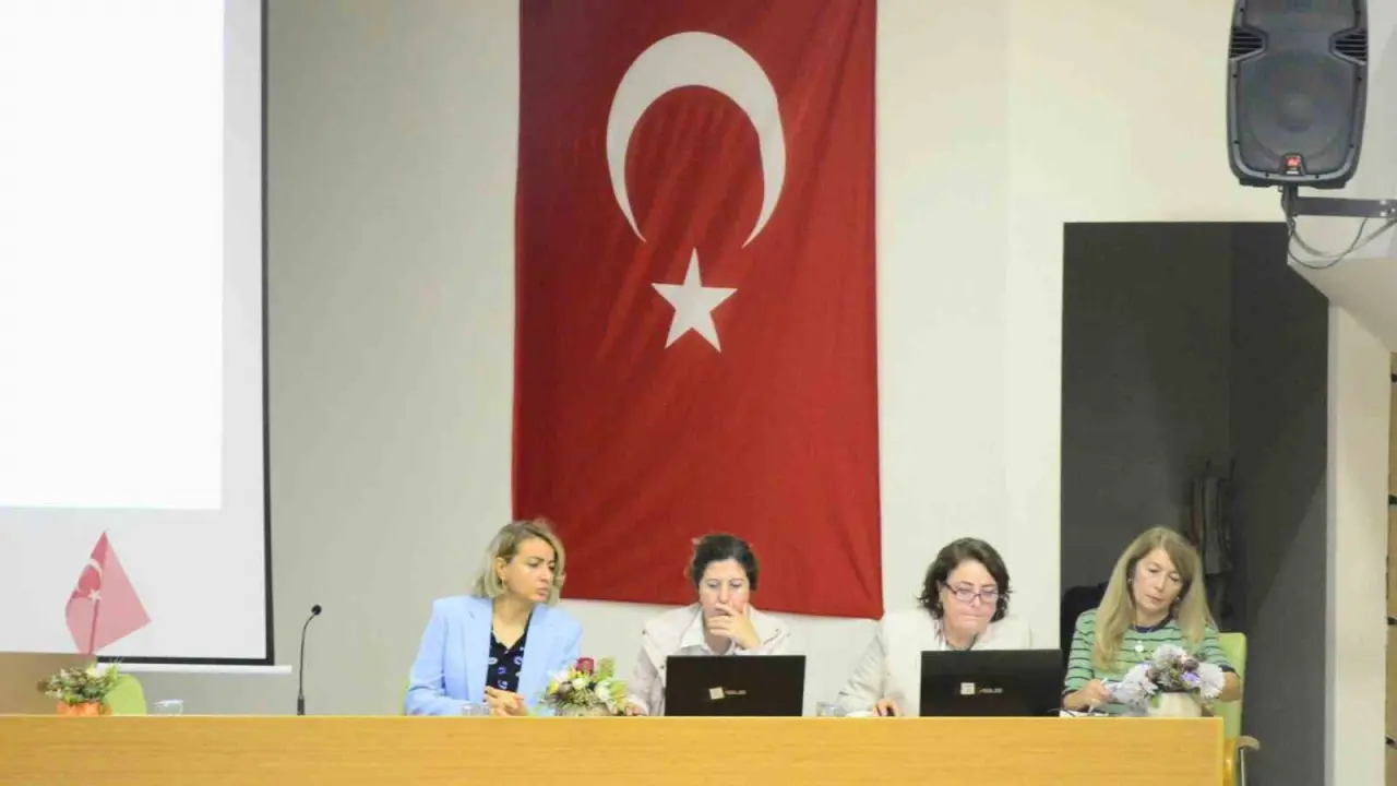 tanidan-tedaviye-guncel-yaklasimlar-egitimi-yunus-emre-devlet-hastanesinde-basladi