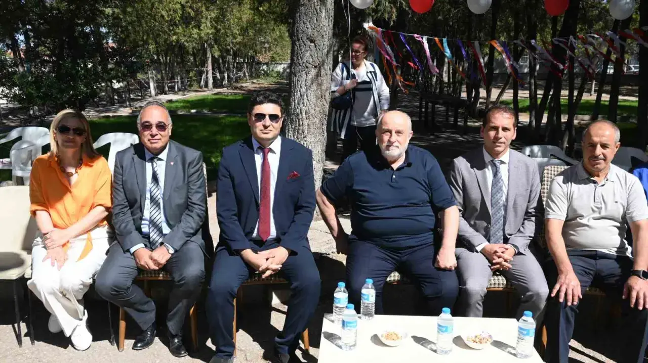 is-adamindan-ali-fuat-cebesoy-ortaokuluna-comert-bagis