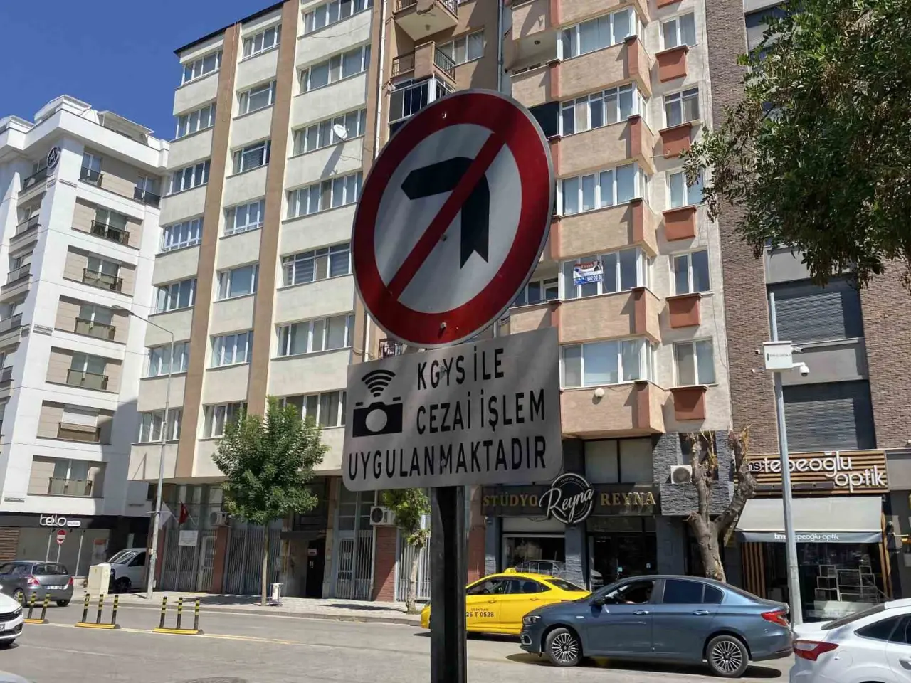 ataturk-caddesinde-trafik-cilesi-bitmiyor