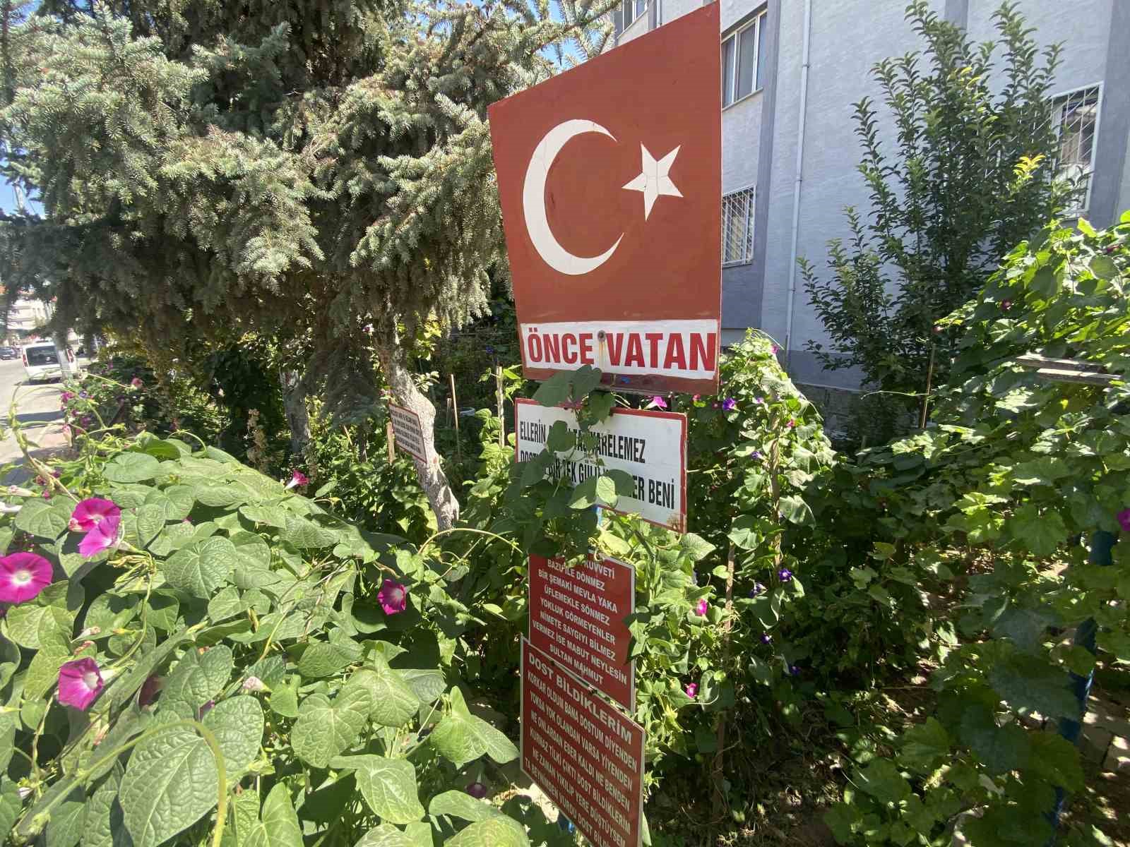 bayram-amcanin-bahceye-yerlestirdigi-ozlu-sozler-dikkat-cekiyor