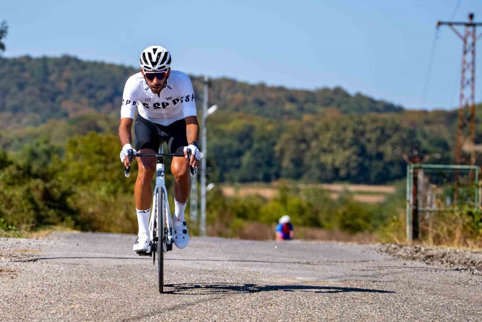 caycuma-granfondoda-eskisehirli-sporcu-kursuye-cikti