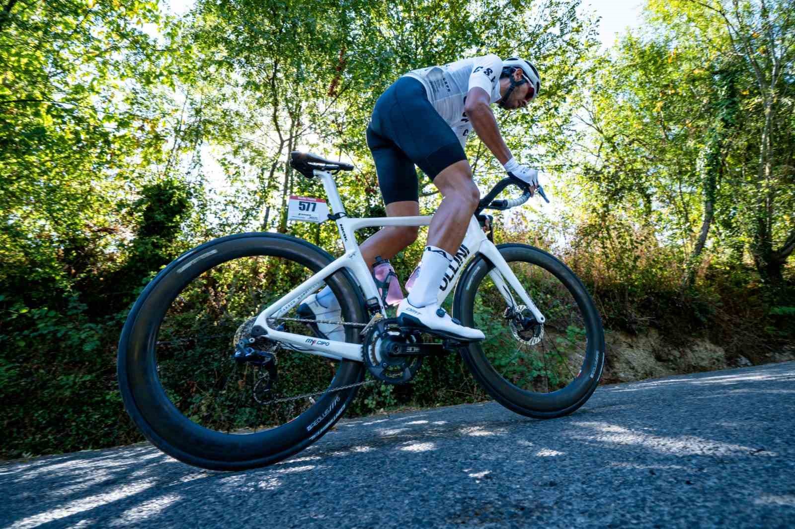 caycuma-granfondoda-eskisehirli-sporcu-kursuye-cikti