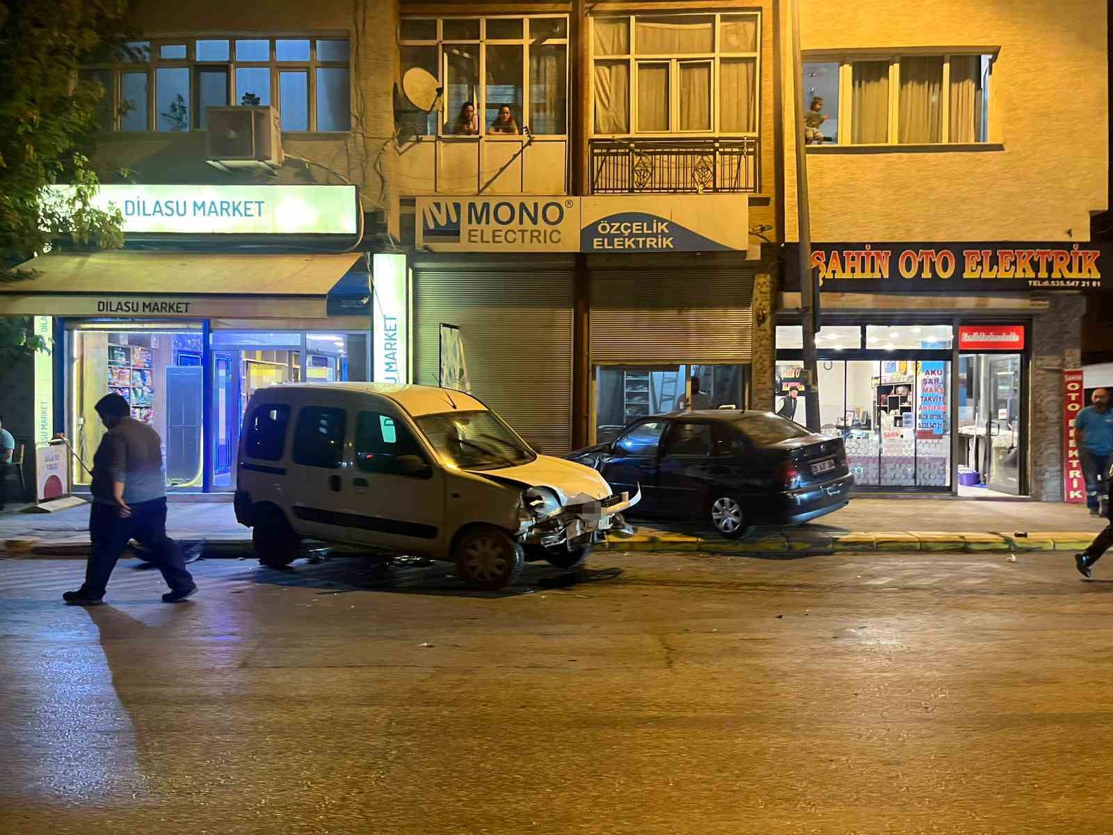 eskisehirde-carpisan-araclardan-biri-dukkana-girdi