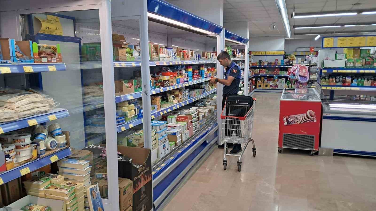 inonude-okullarin-acilisi-oncesi-marketlerde-siki-denetim-yapildi