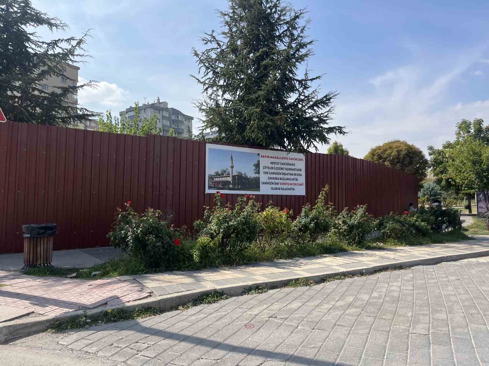 mihriye-hatun-camii-tasiniyor