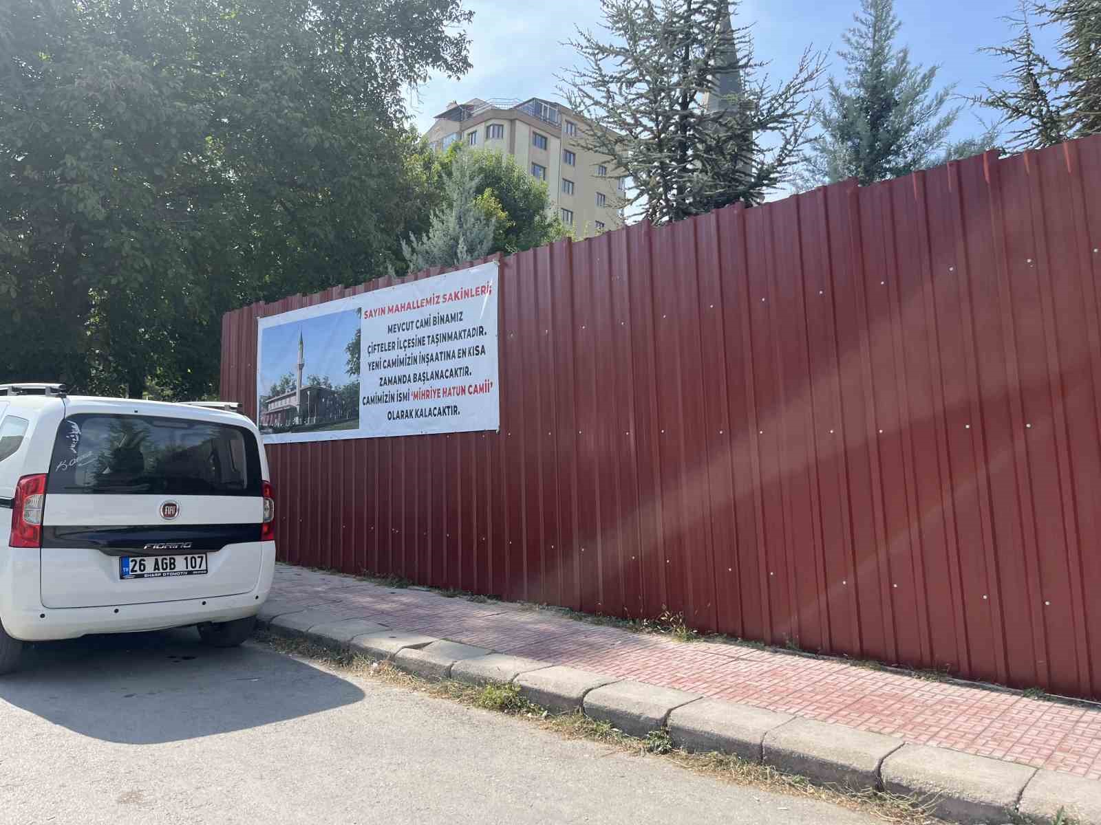mihriye-hatun-camii-tasiniyor