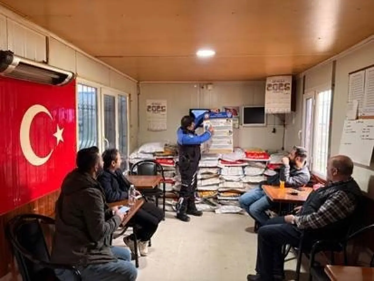 polis-vatandaslari-dolandiricilara-karsi-uyardi