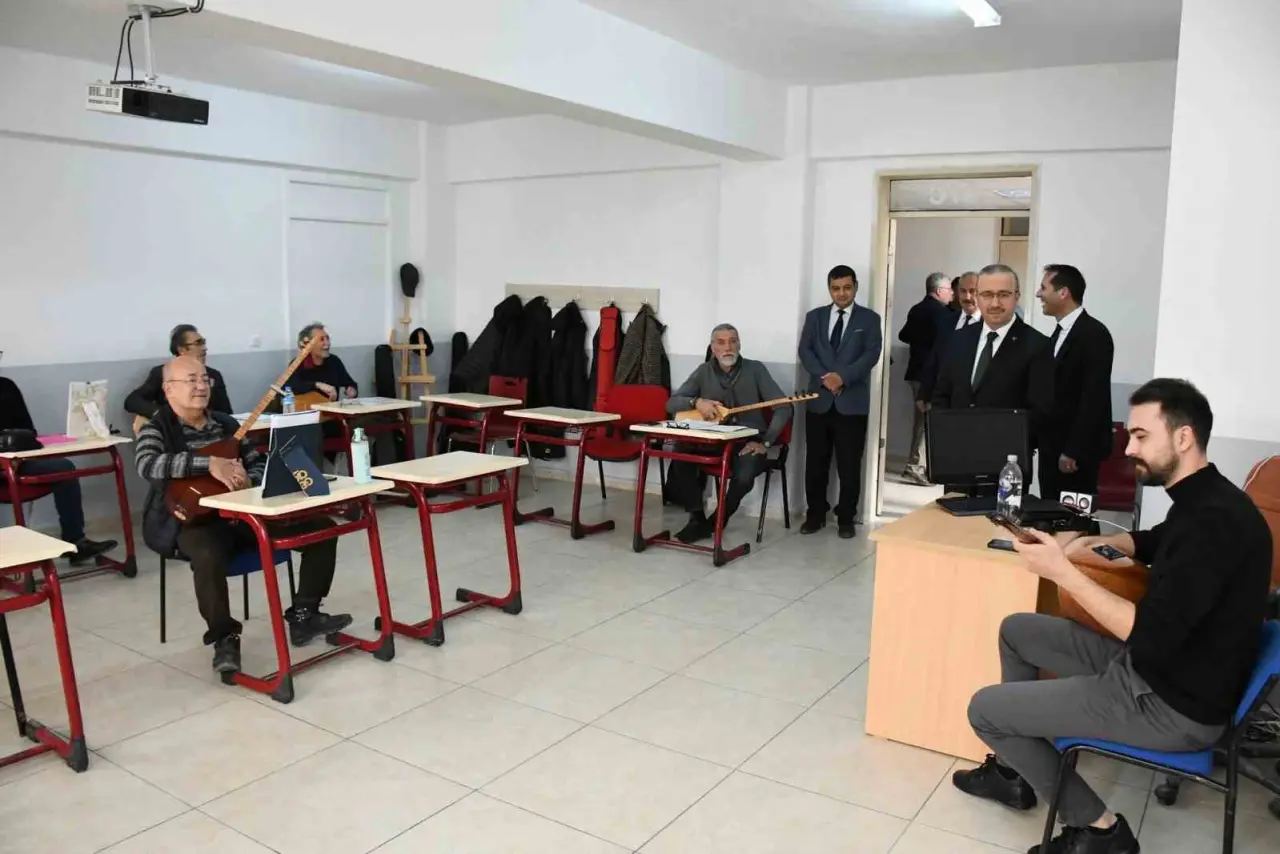 il-milli-egitim-muduru-aydin-halk-egitim-merkezindeki-calismalari-inceledi