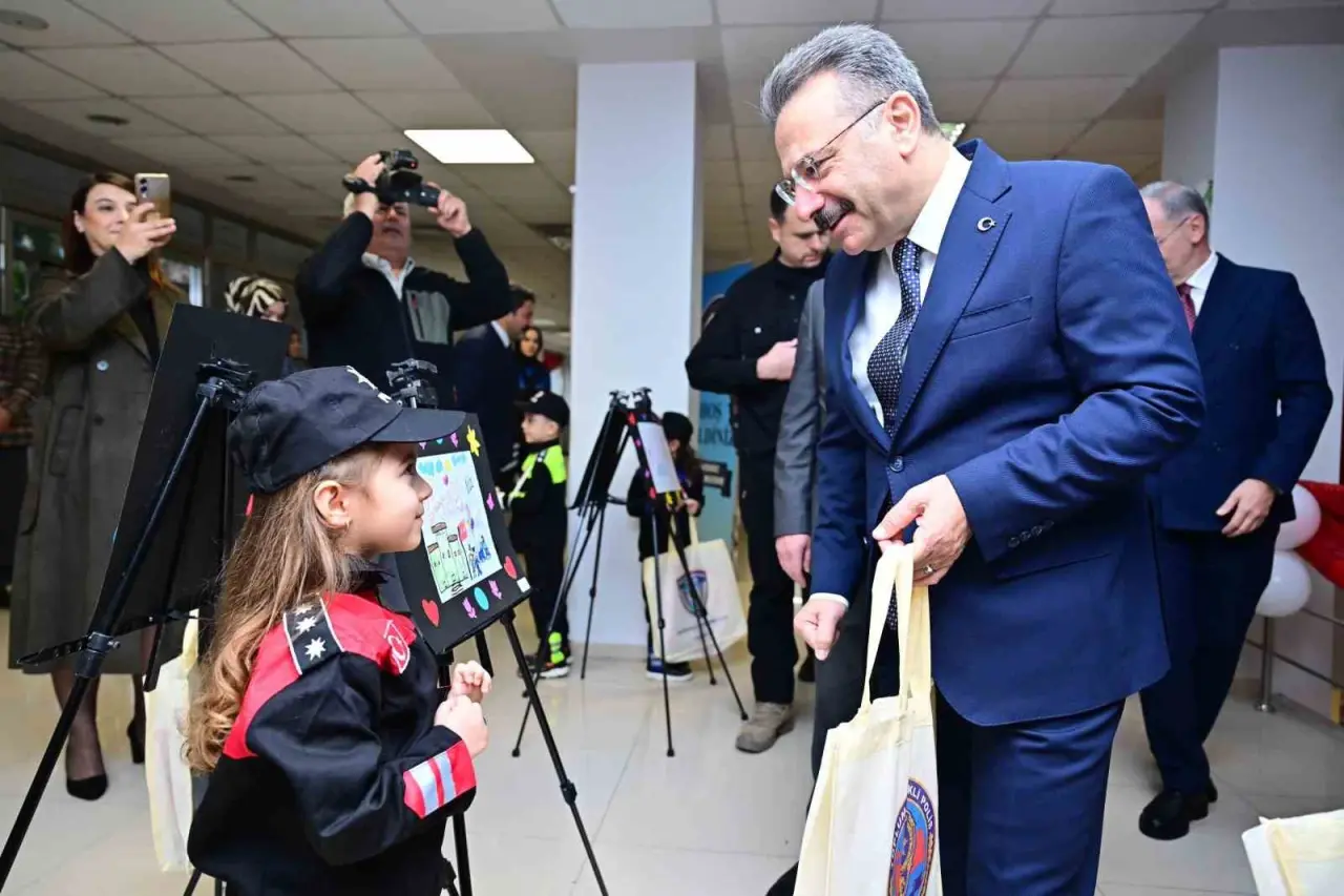 huseyin-aksoy-kesintisiz-25-yillik-valilik-gorevini-noktaladi