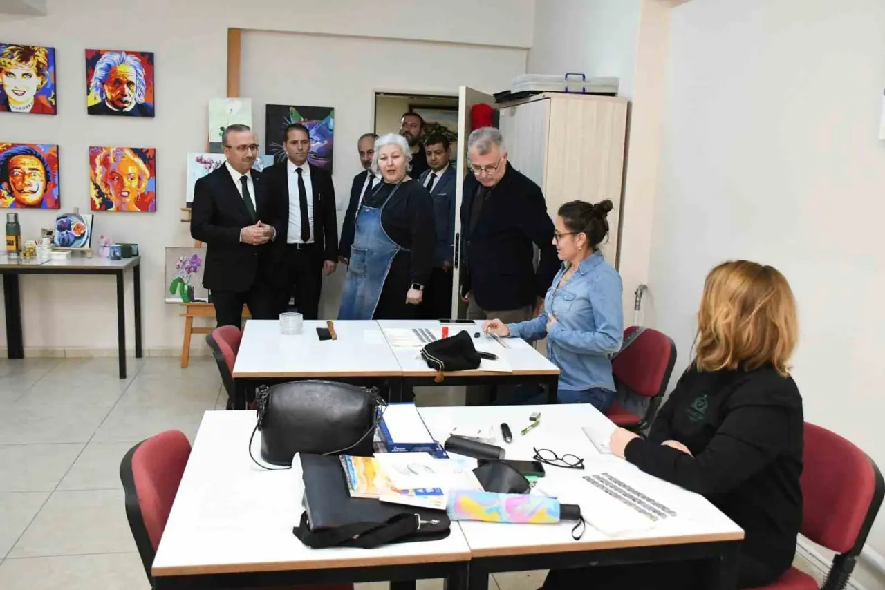 il-milli-egitim-muduru-aydin-halk-egitim-merkezindeki-calismalari-inceledi
