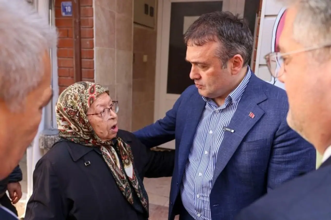 vali-sozer-golpazarinda-esnaf-ve-vatandasi-dinledi