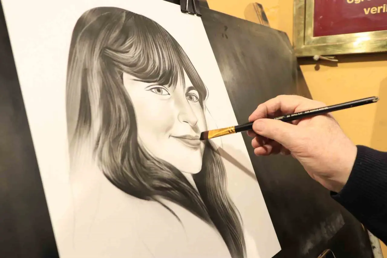 iflasla-kapanan-ticaret-kapisi-sanatla-yeniden-acildi