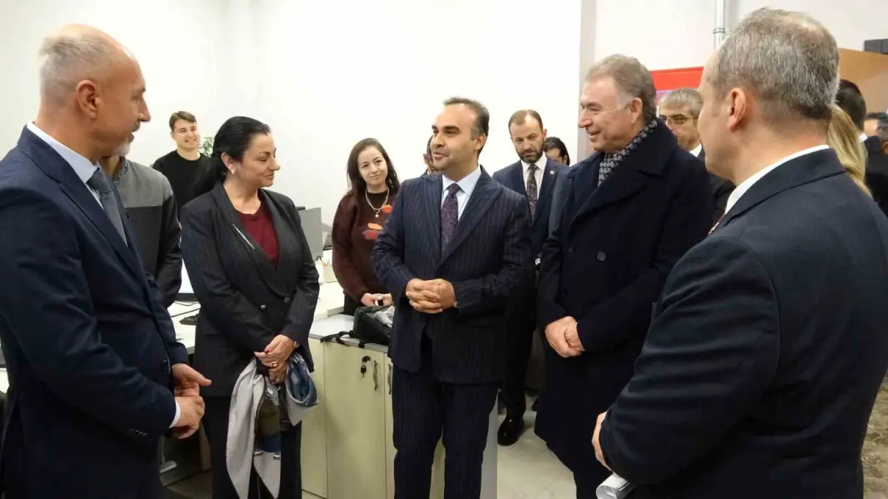 bakan-kacir-kutahyayi-teknoloji-ve-inovasyonda-lider-sehirlerden-biri-haline-getirecegiz