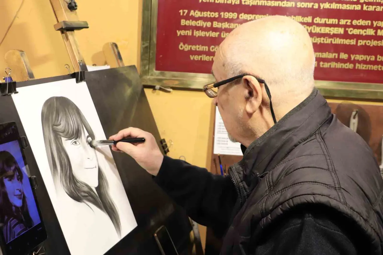 iflasla-kapanan-ticaret-kapisi-sanatla-yeniden-acildi