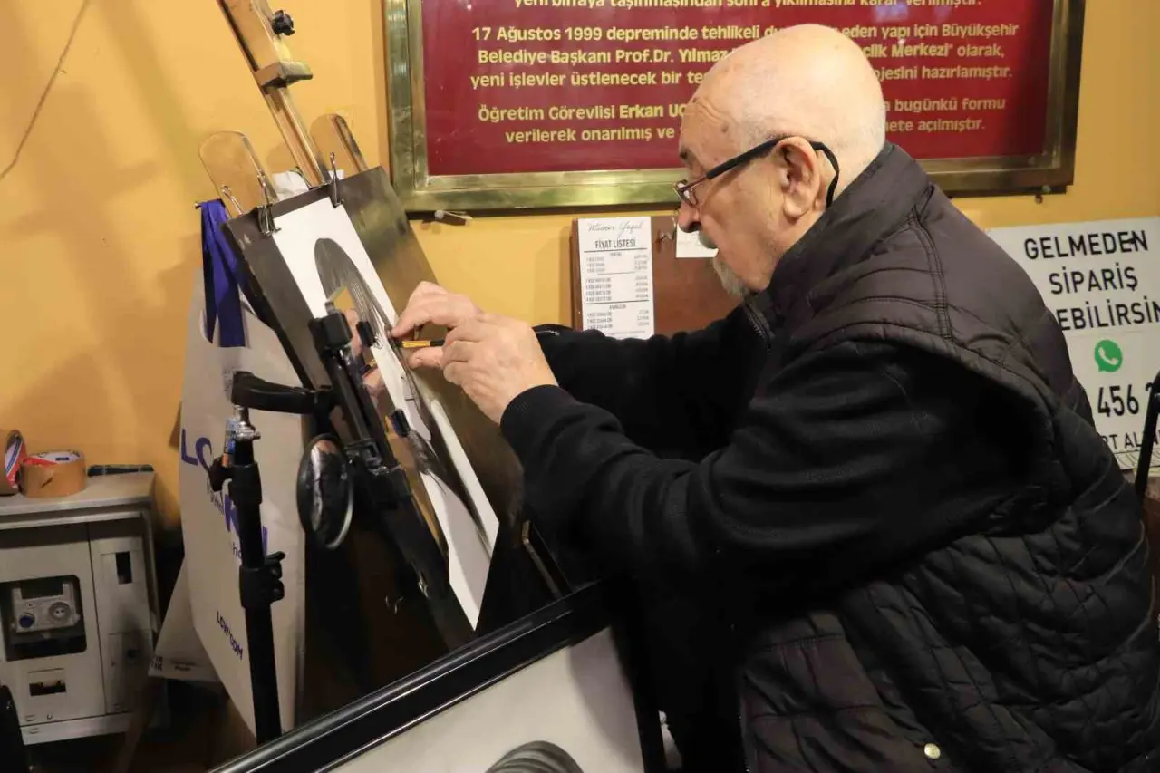 iflasla-kapanan-ticaret-kapisi-sanatla-yeniden-acildi