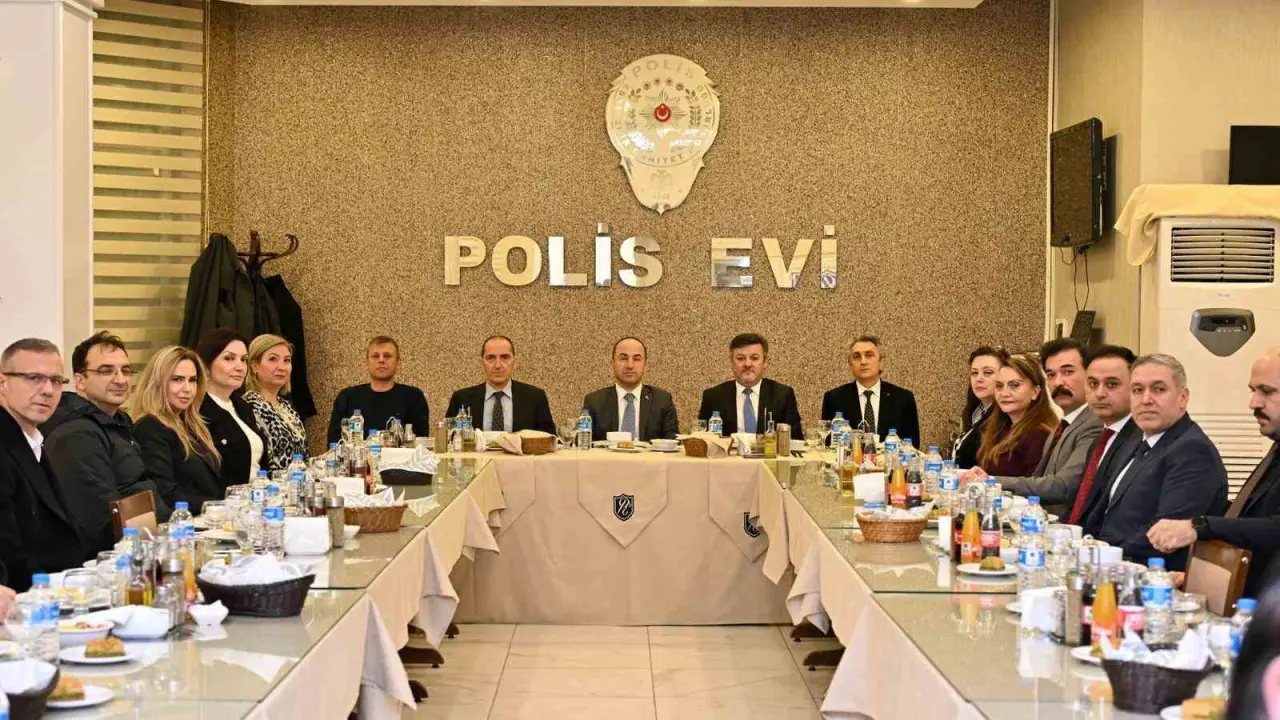 eskisehir-emniyetinde-veda-sercihan-barutcu-emeklilige-ayrildi