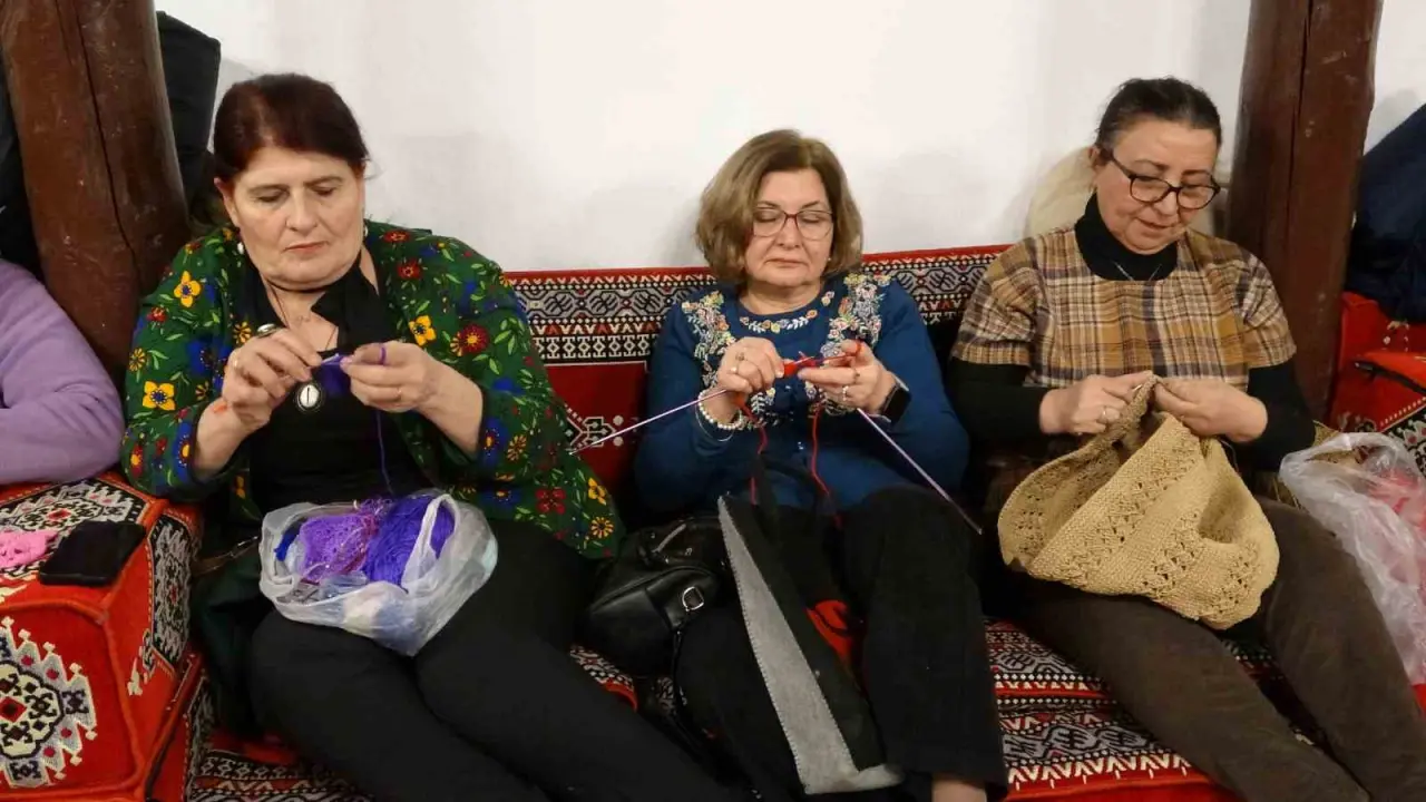 kutahyada-orgunu-al-da-gel-etkinligi-kadinlari-bir-araya-getirdi