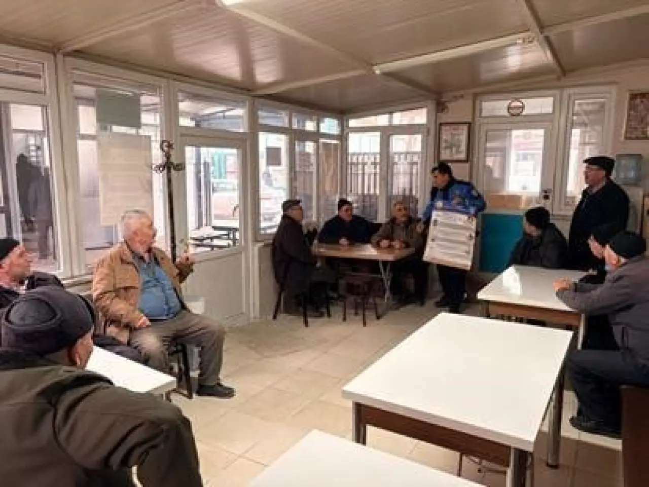 polis-vatandaslari-dolandiricilara-karsi-uyardi