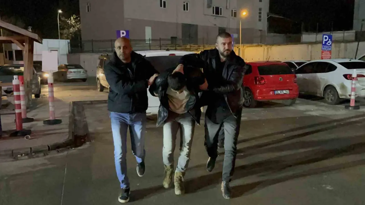 yaris-ugruna-3-genci-hayattan-koparan-surucu-kactigi-adreste-yakalandi