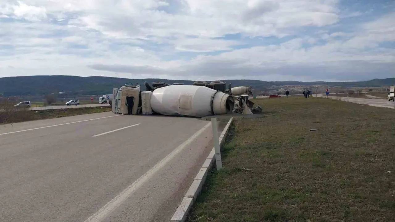 kutahyada-beton-mikserleri-carpisti-2-yarali