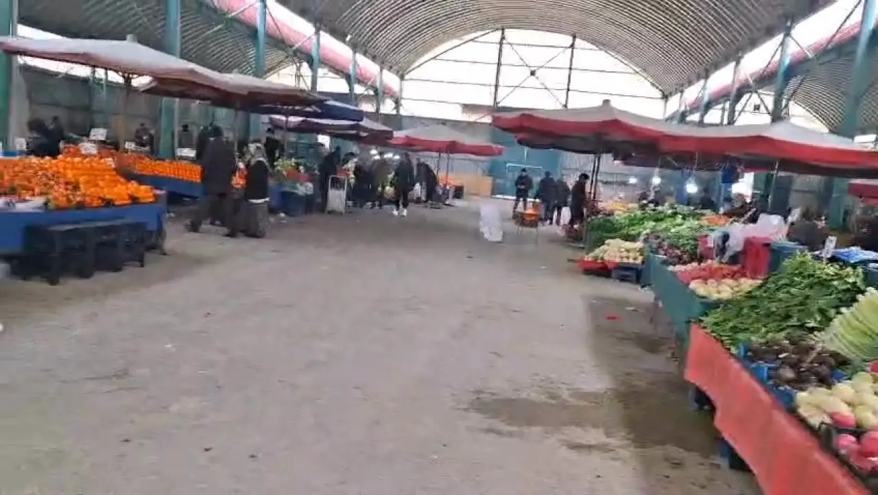 muhtardan-kapali-pazar-isyani-pazarci-cereyandan-kaciyor-halk-magdur-oluyor