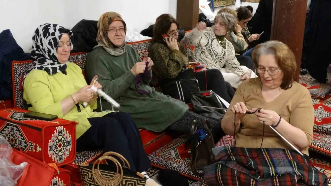 kutahyada-orgunu-al-da-gel-etkinligi-kadinlari-bir-araya-getirdi