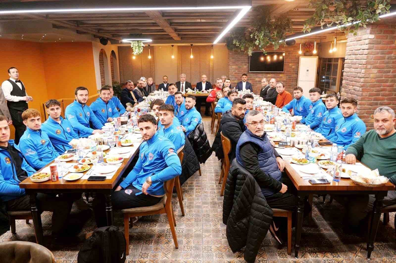 ak-parti-eskisehir-il-baskani-albayraktan-demirspora-moral-yemegi