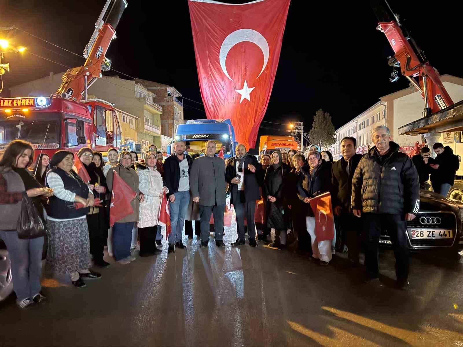 ak-parti-ve-mhpden-turk-bayragina-destek-etkinligi