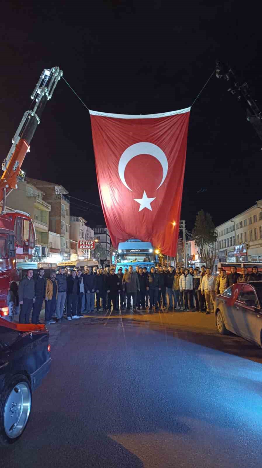 ak-parti-ve-mhpden-turk-bayragina-destek-etkinligi