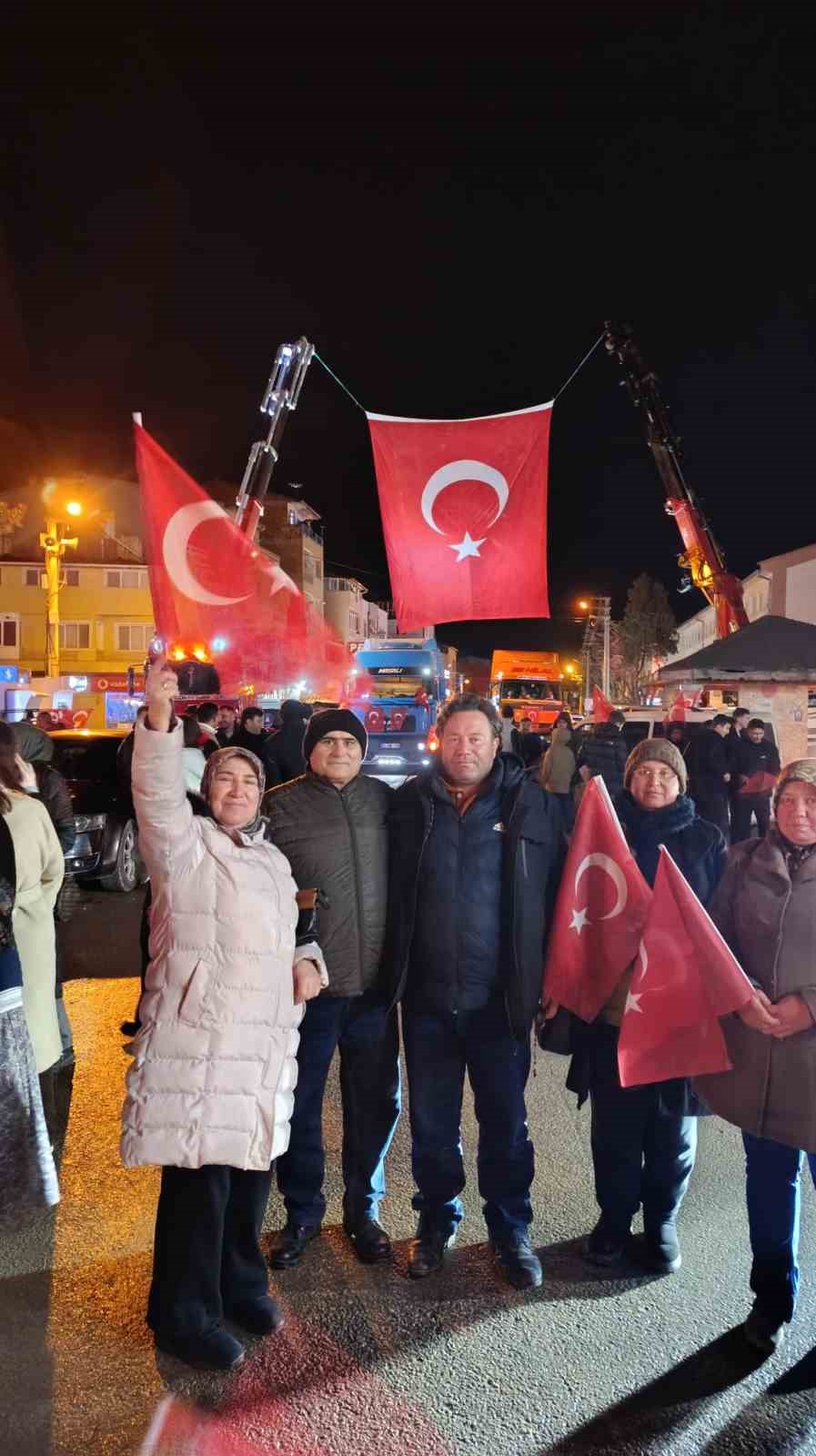 ak-parti-ve-mhpden-turk-bayragina-destek-etkinligi