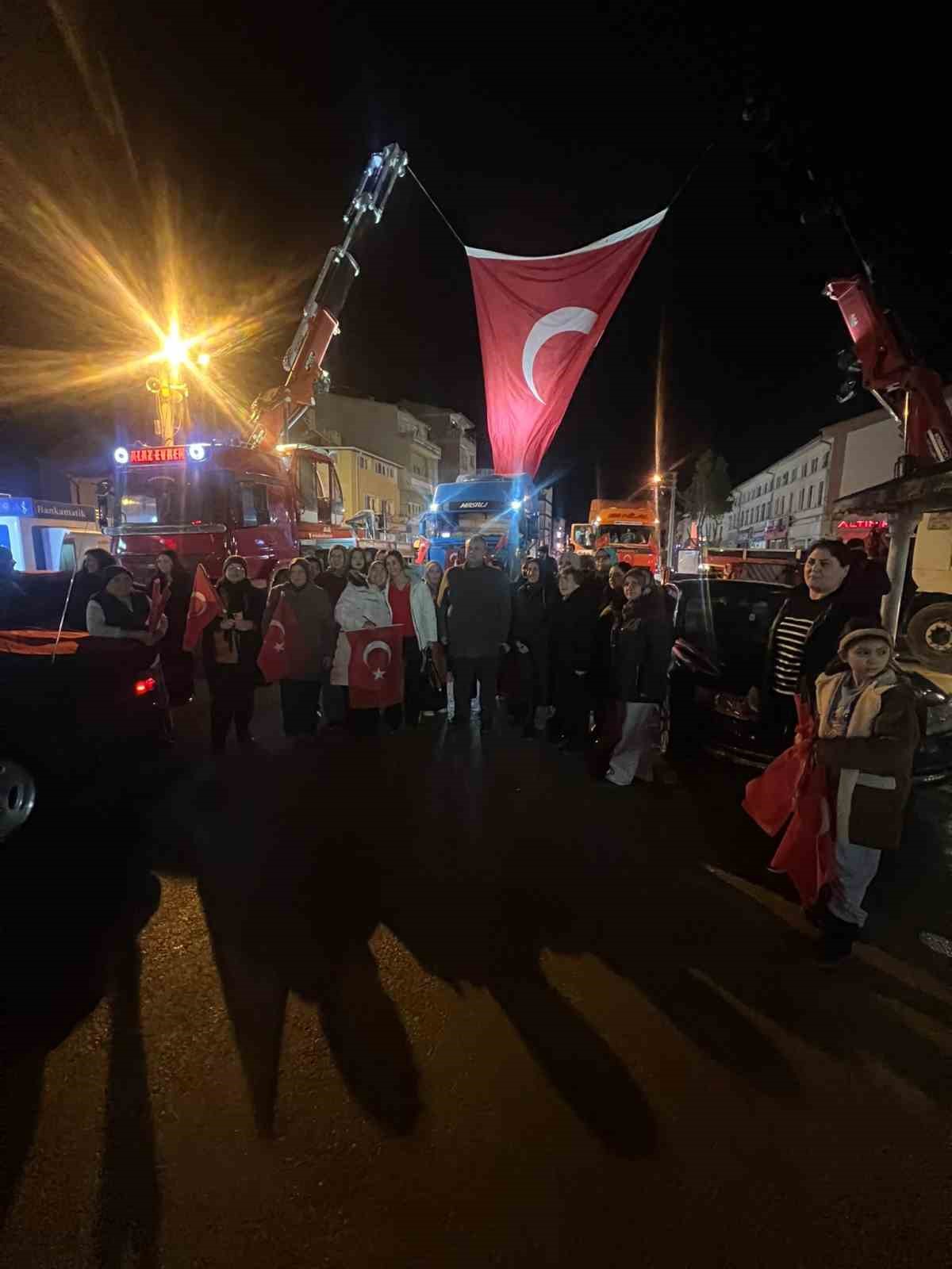 ak-parti-ve-mhpden-turk-bayragina-destek-etkinligi