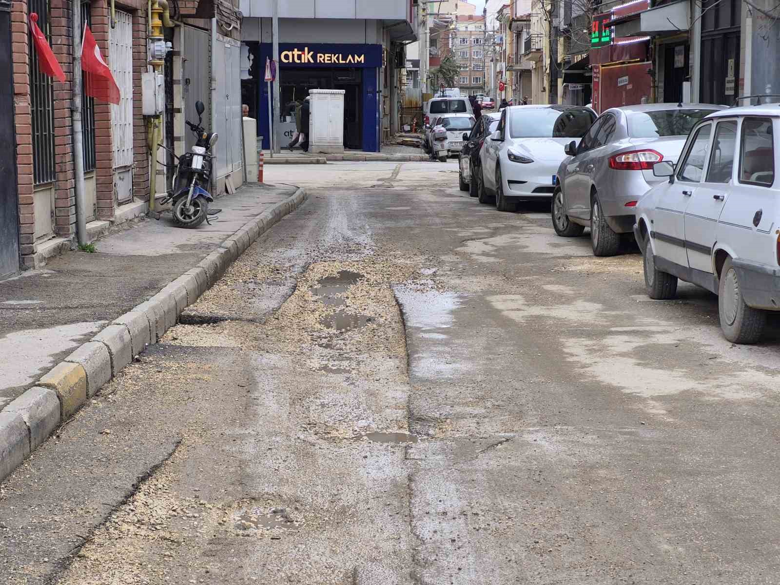 altyapi-calismalari-sirasinda-bozulan-sokagin-onarilmasi-bekleniyor