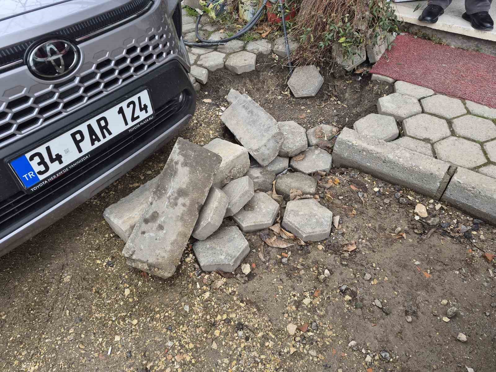 altyapi-calismalari-sirasinda-bozulan-sokagin-onarilmasi-bekleniyor