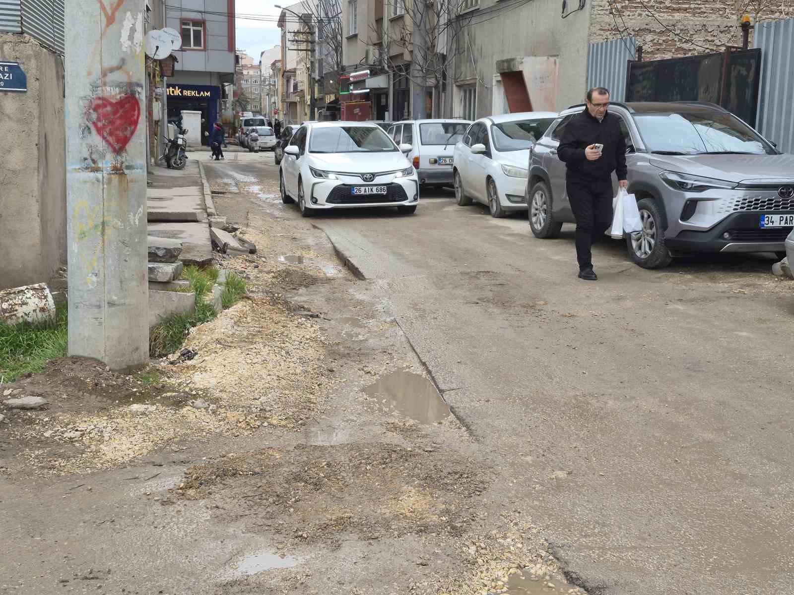 altyapi-calismalari-sirasinda-bozulan-sokagin-onarilmasi-bekleniyor