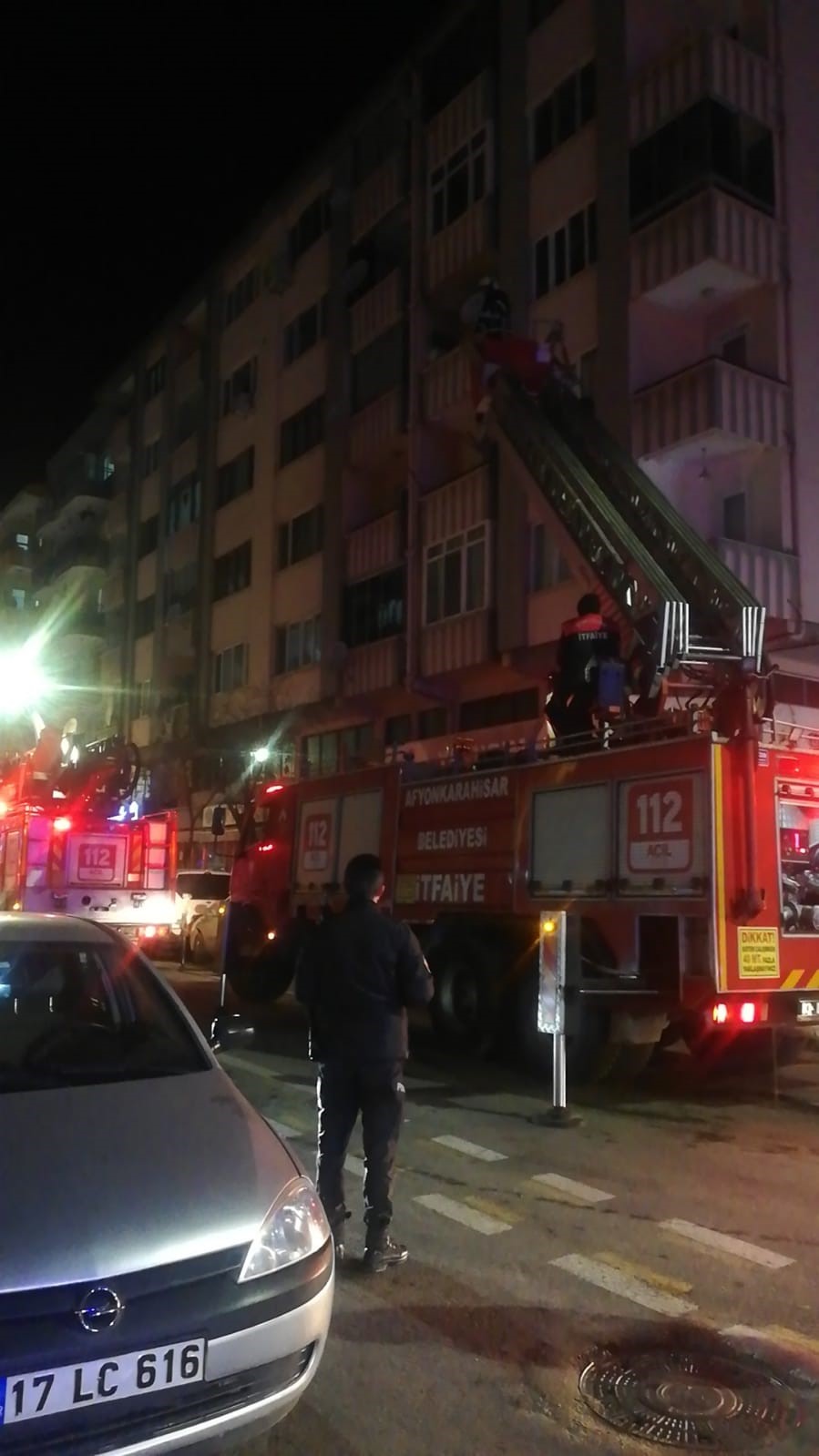 apartmanda-cikan-yanginda-5-kisi-dumandan-etkilendi