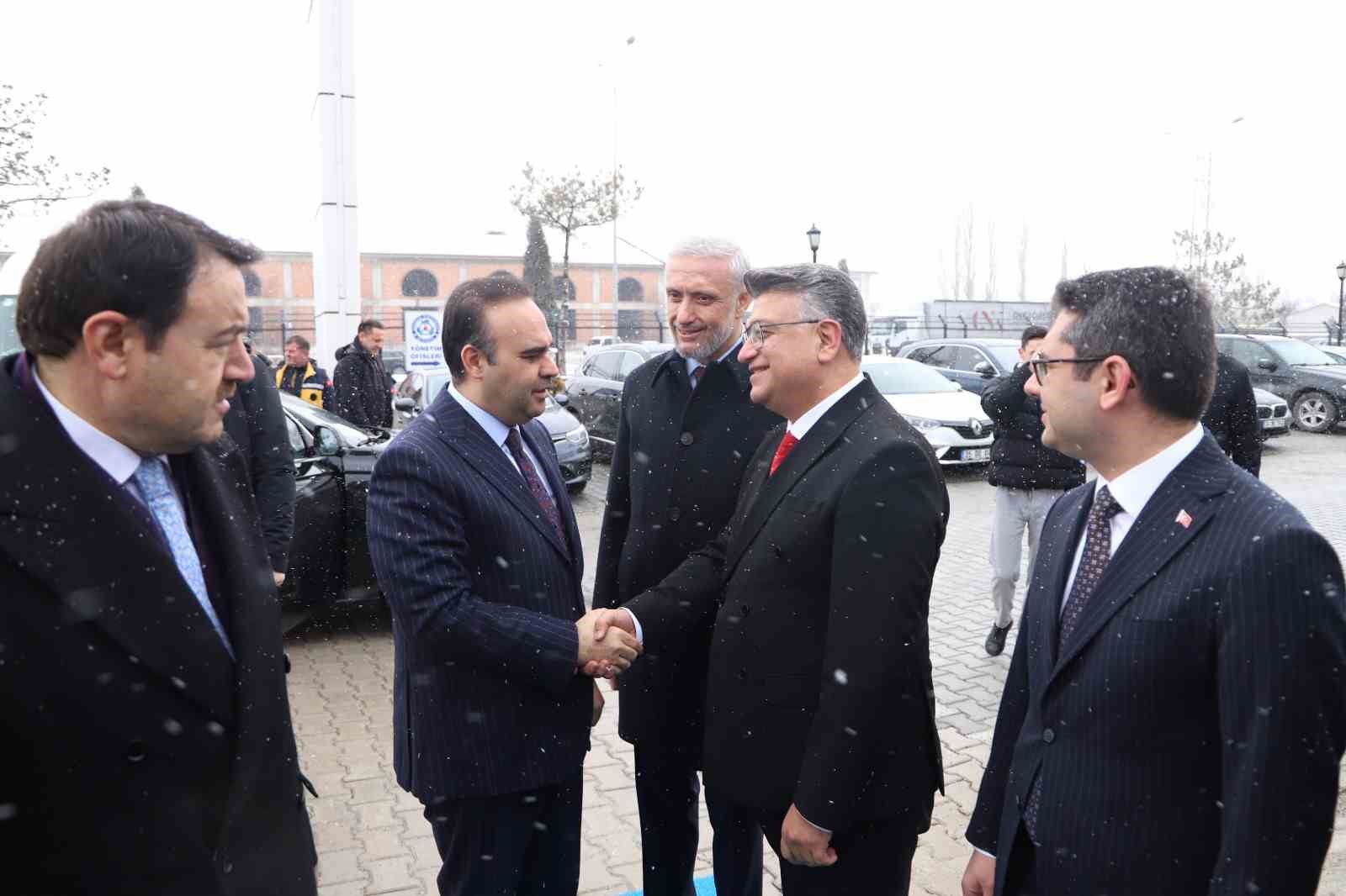 bakan-kacir-kutahyayi-teknoloji-ve-inovasyonda-lider-sehirlerden-biri-haline-getirecegiz