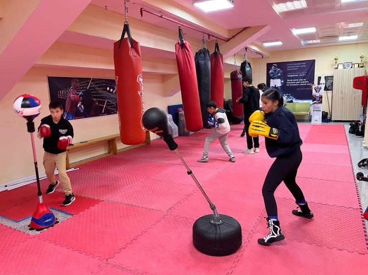 bilecikte-boks-egitimiyle-gencler-ringlere-hazirlaniyor