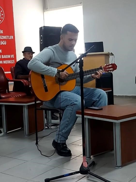 bilecikte-gencler-huzurevi-sakinleriyle-bulustu