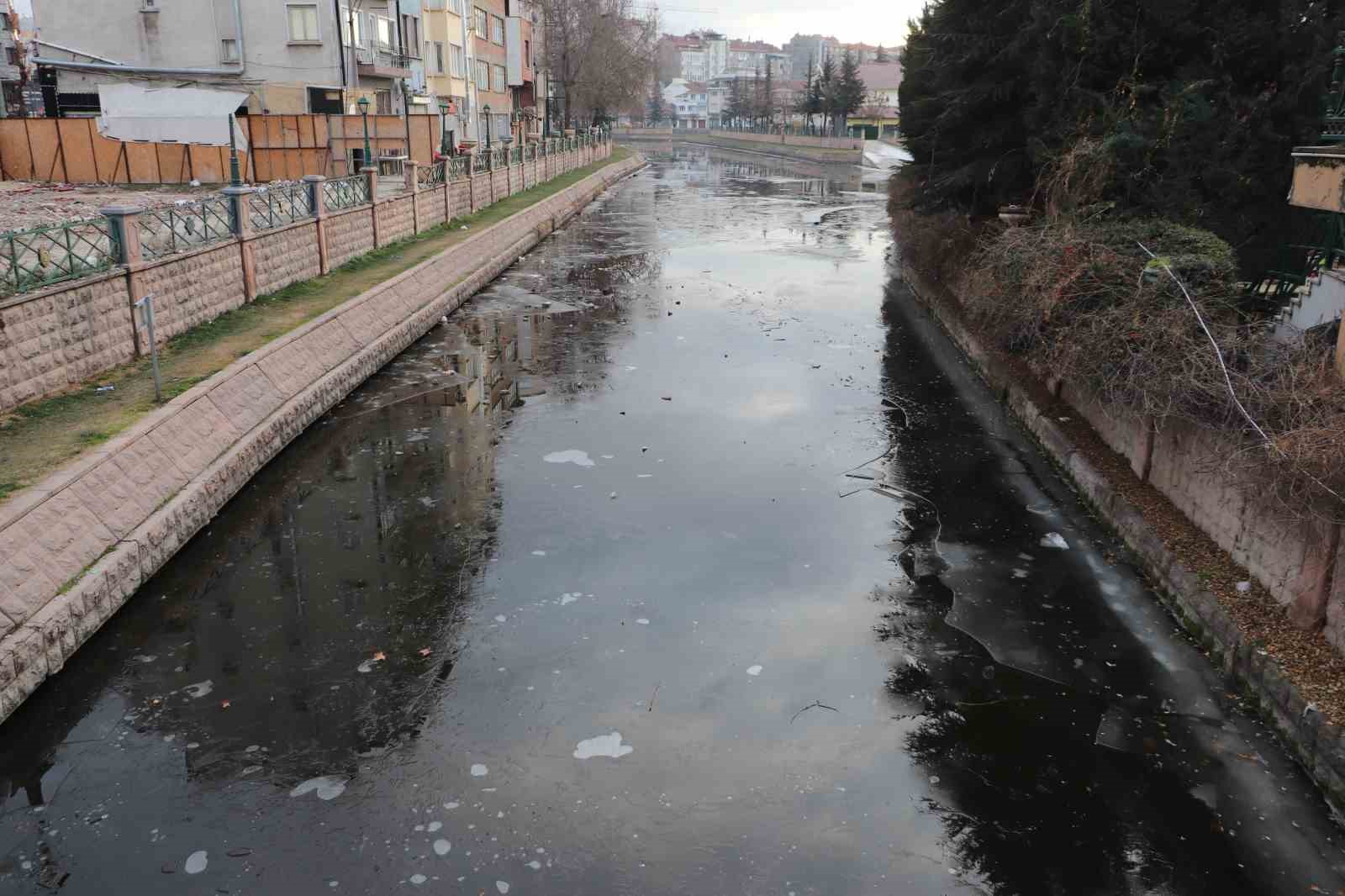 donan-porsuk-cayinin-buzu-erimeye-basladi