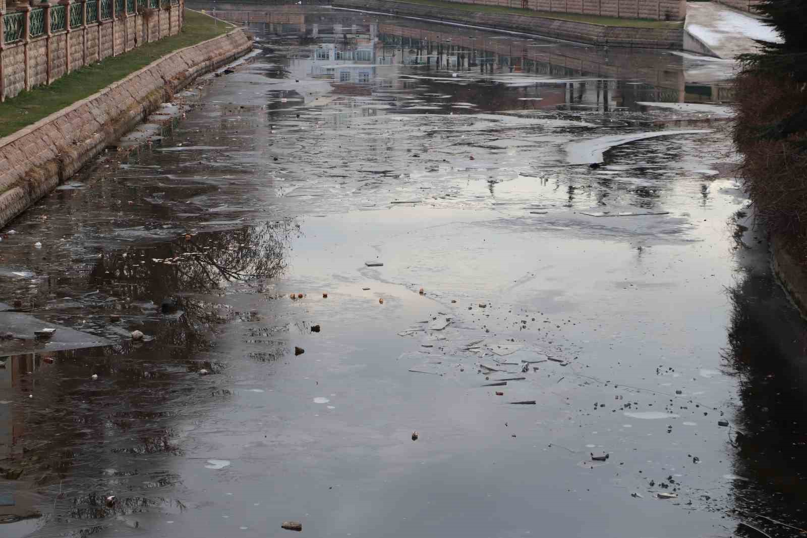 donan-porsuk-cayinin-buzu-erimeye-basladi