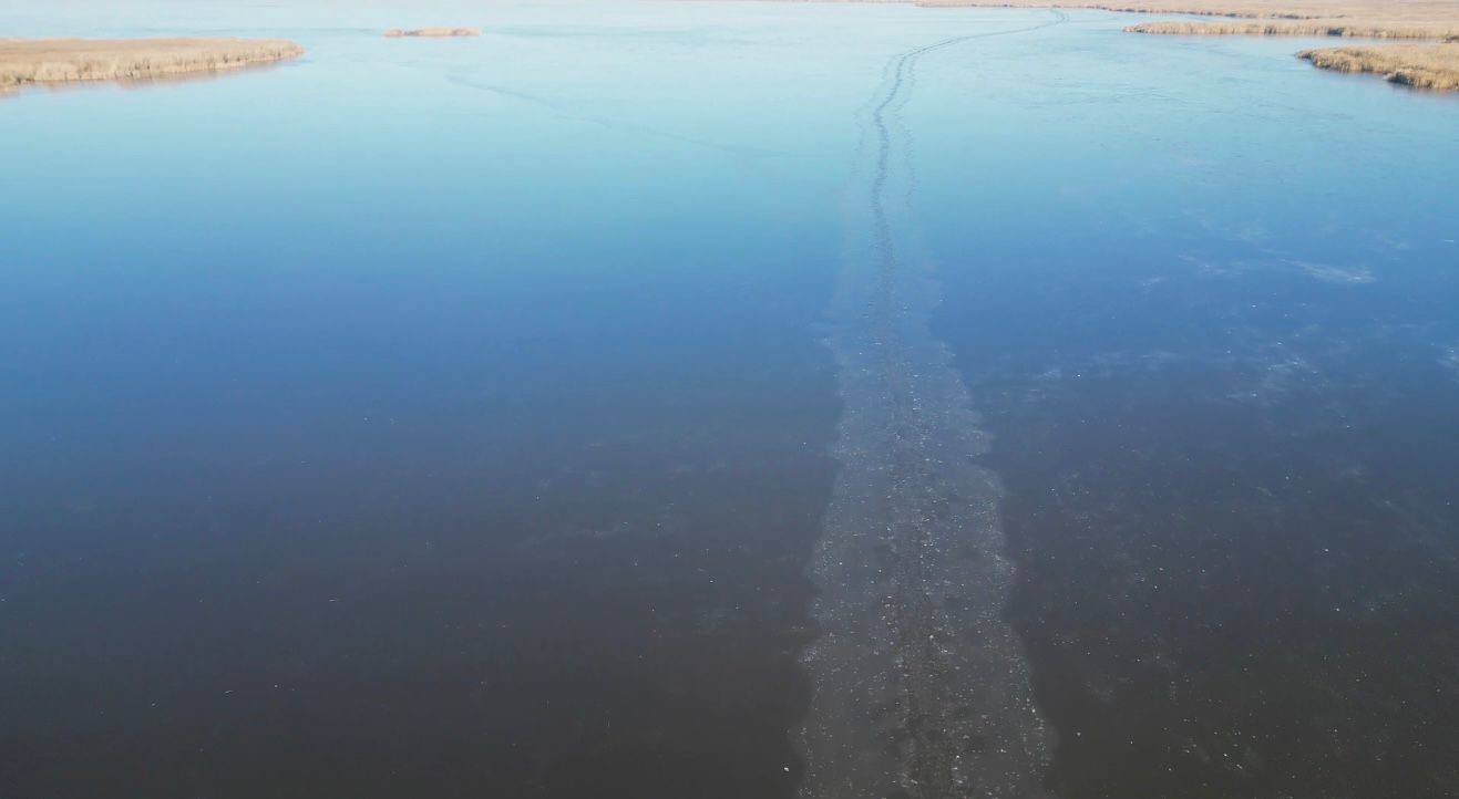 eber-golu-soguk-hava-nedeniyle-dondu