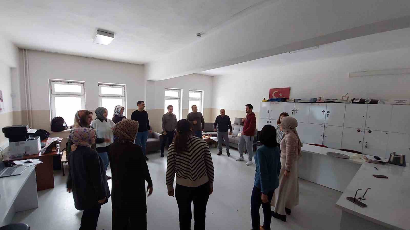 emirdag-ogretmen-toplulugunda-cocuklarla-felsefe-egitimi