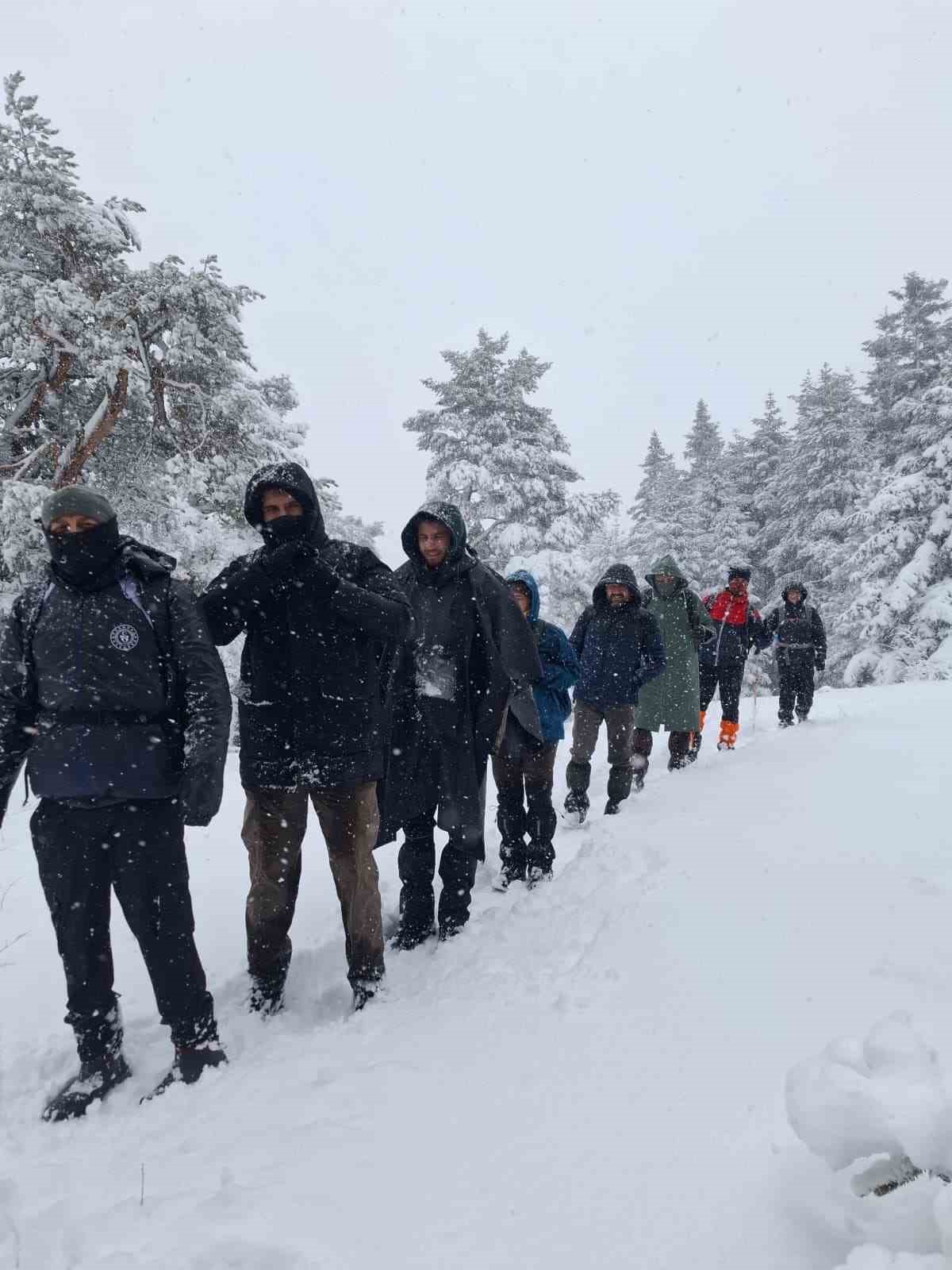 esdag-uyeleri-30-kilometrelik-zorlu-orman-parkurunu-geride-birakti