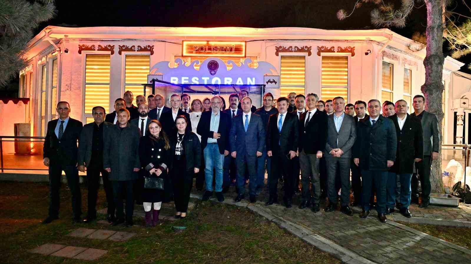 eskisehir-emniyetinde-veda-sercihan-barutcu-emeklilige-ayrildi