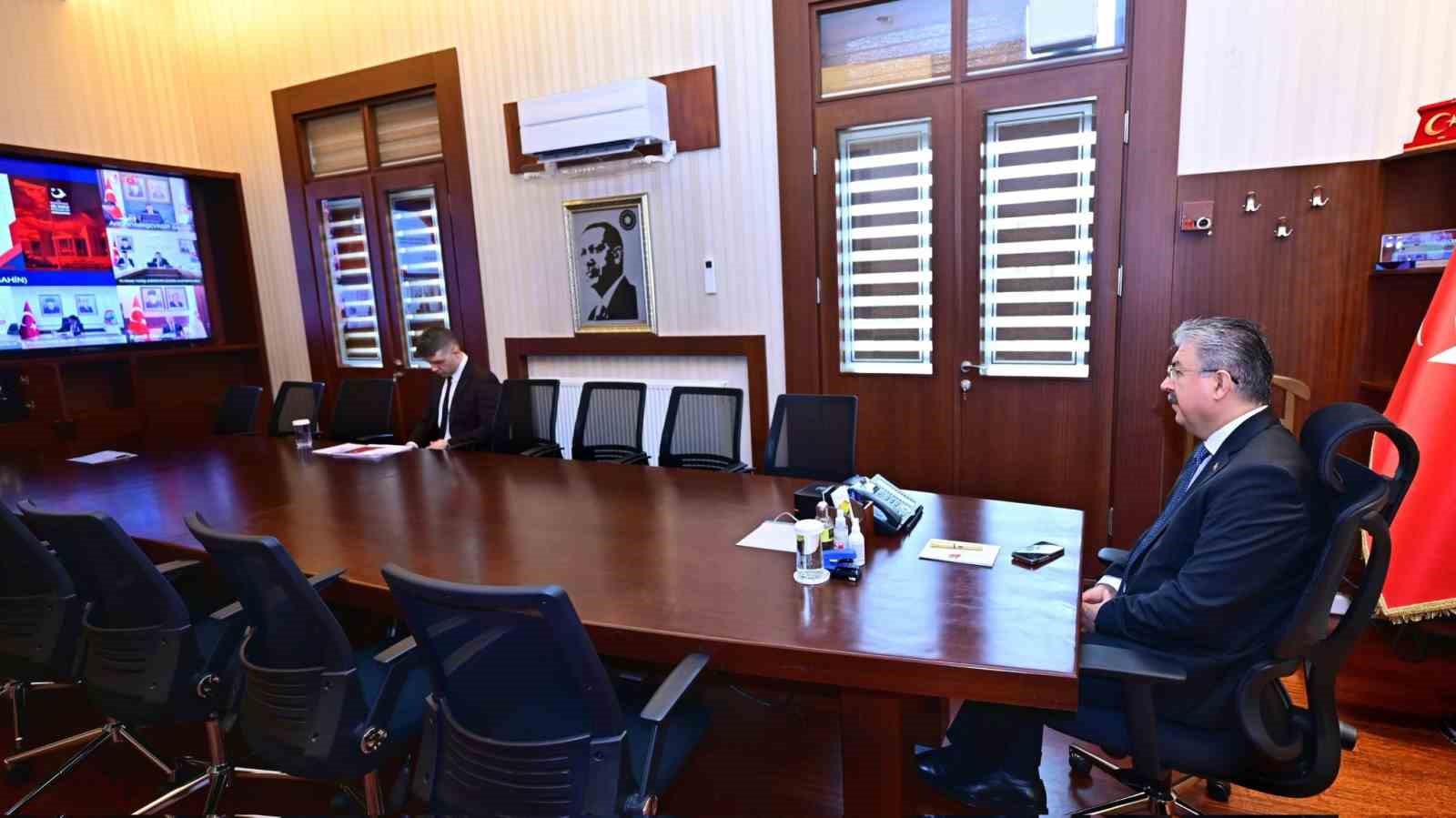 eskisehir-valisi-dr-erdinc-yilmaz-duzensiz-goc-koordinasyon-toplantisina-katildi